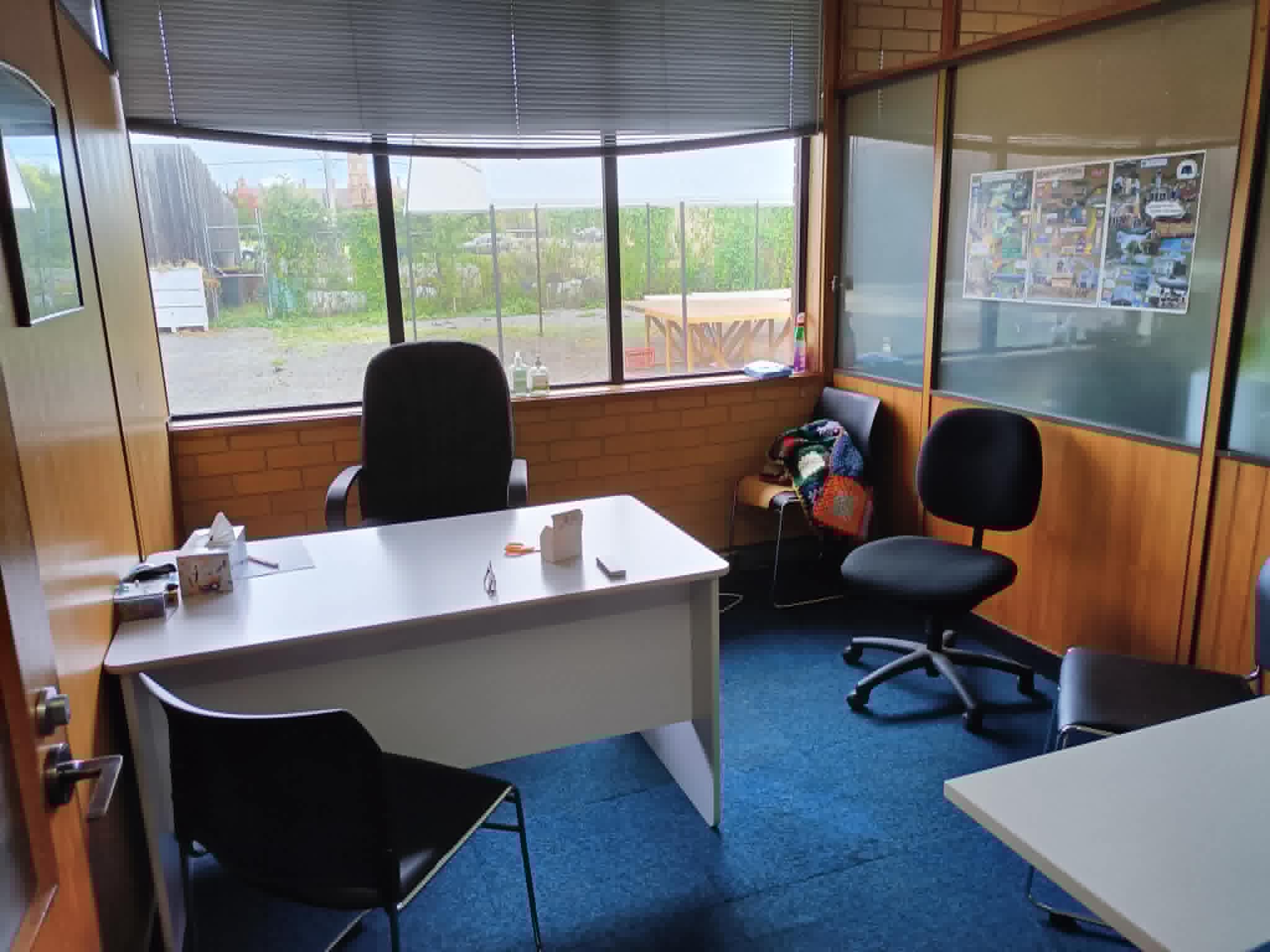 office1.jpg